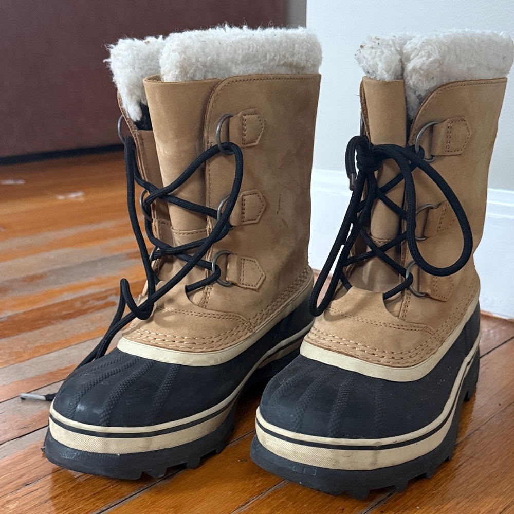 Sorel Tan and Black Waterproof Boots with Fur Trim